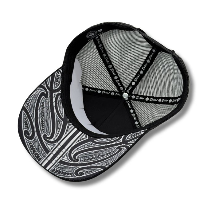 BLACK TRUCKER