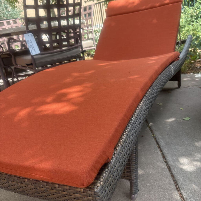 PATIO FRONTGATE CHAISE W RUST PAD