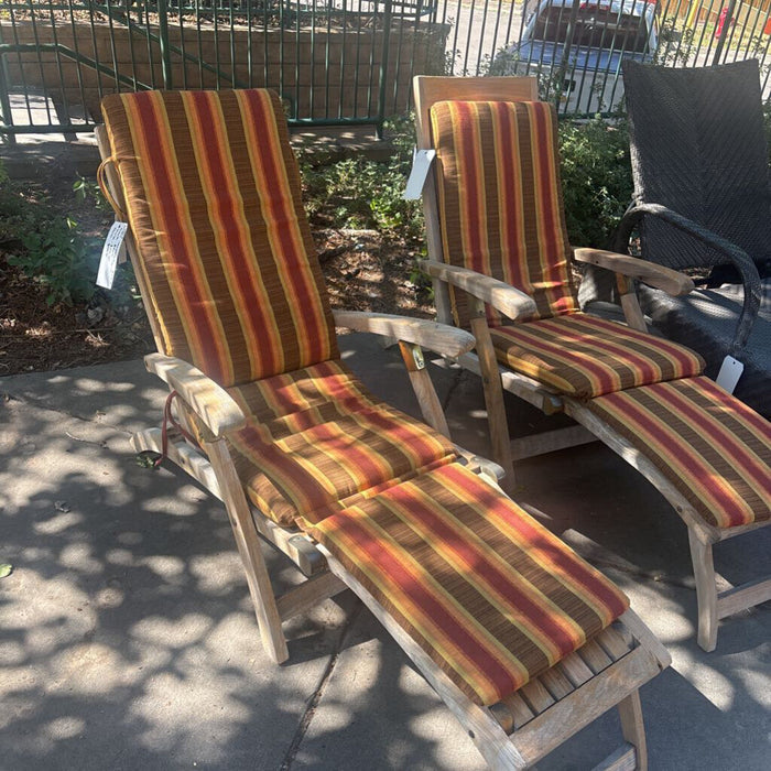 TEAK CHAISE W CUSHION